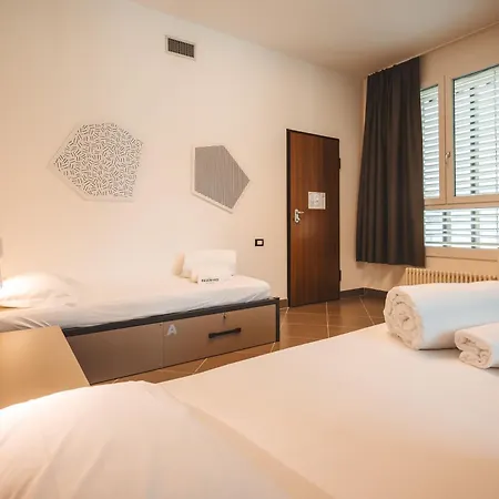 Hostel&rooms
