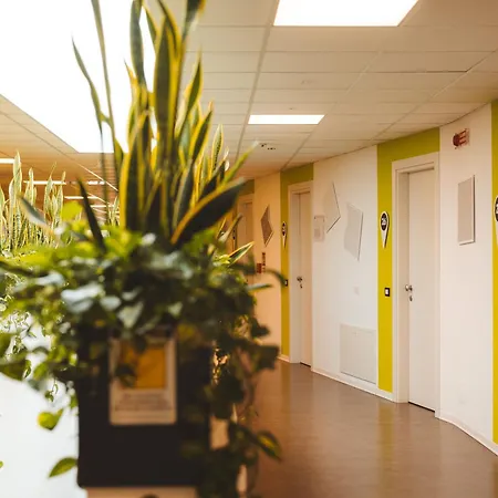 אכסניה & לקו