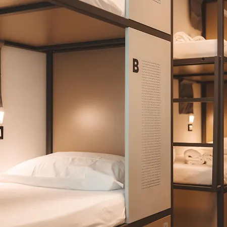 & Albergue